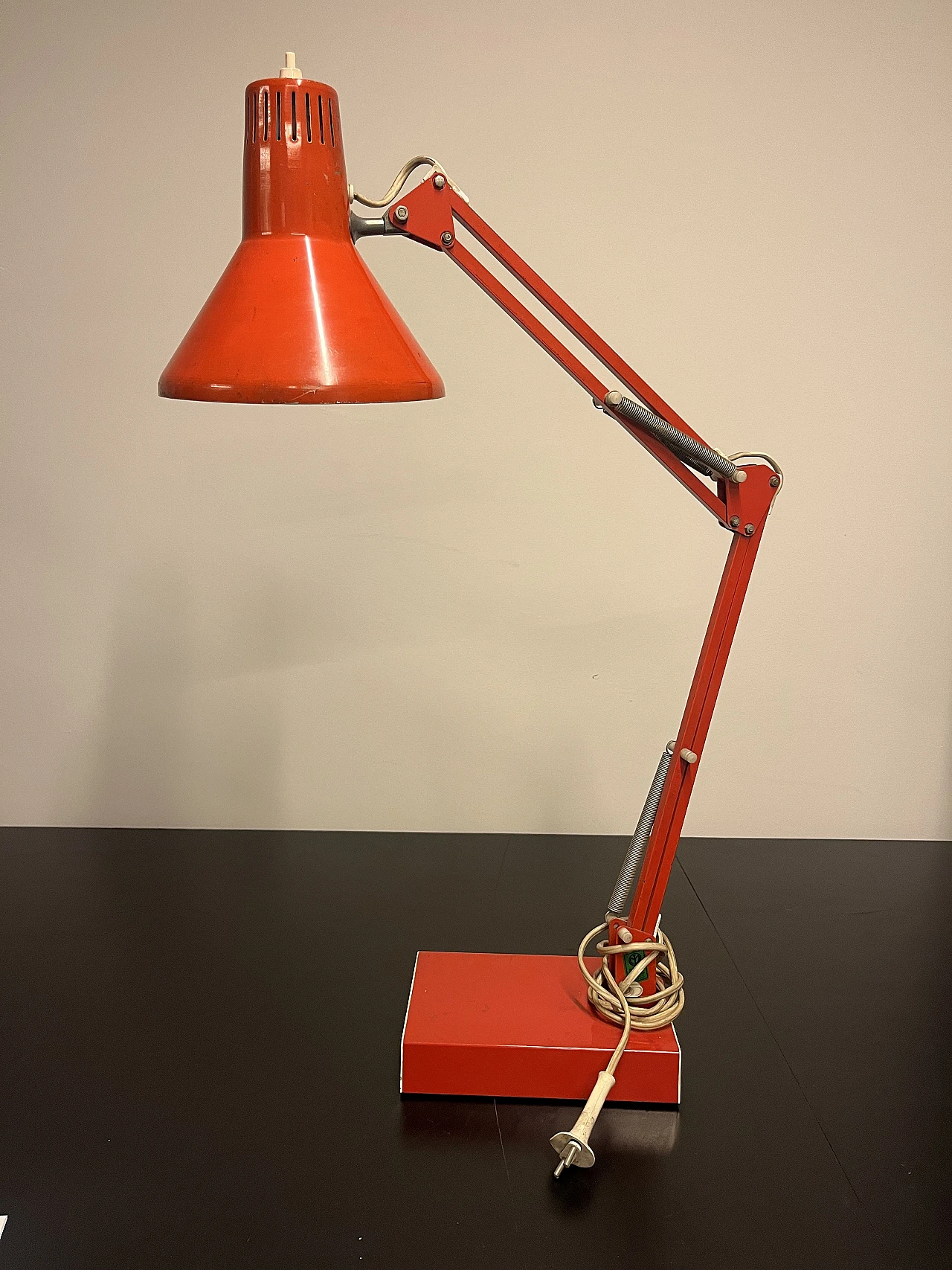 Lampada da tavolo rossa 1