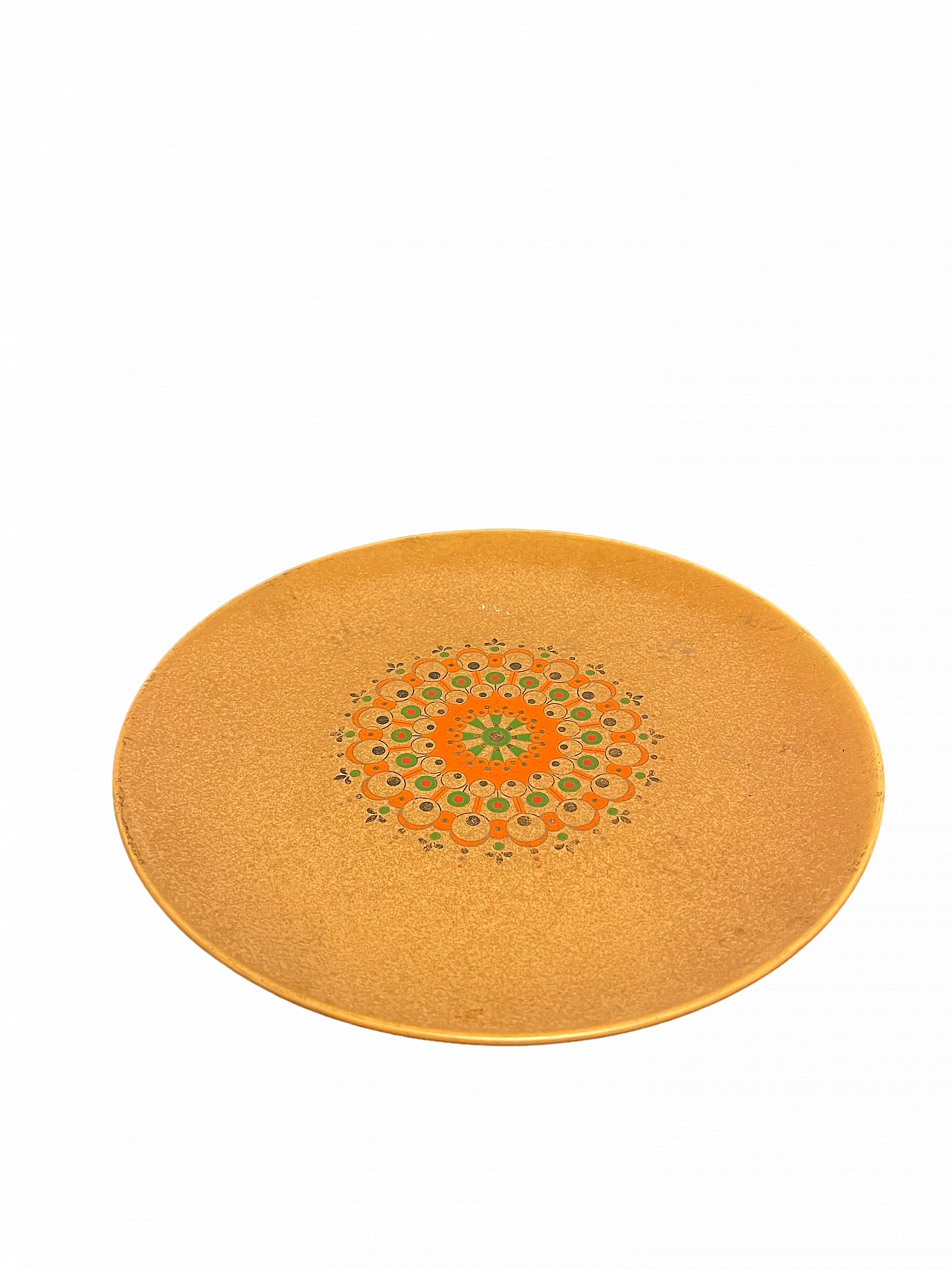 Plate with colored central decoration 4