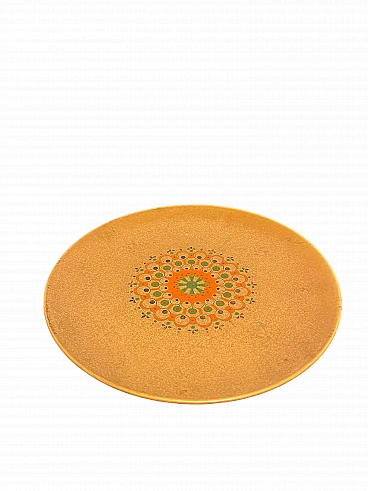 Plate with colored central decoration