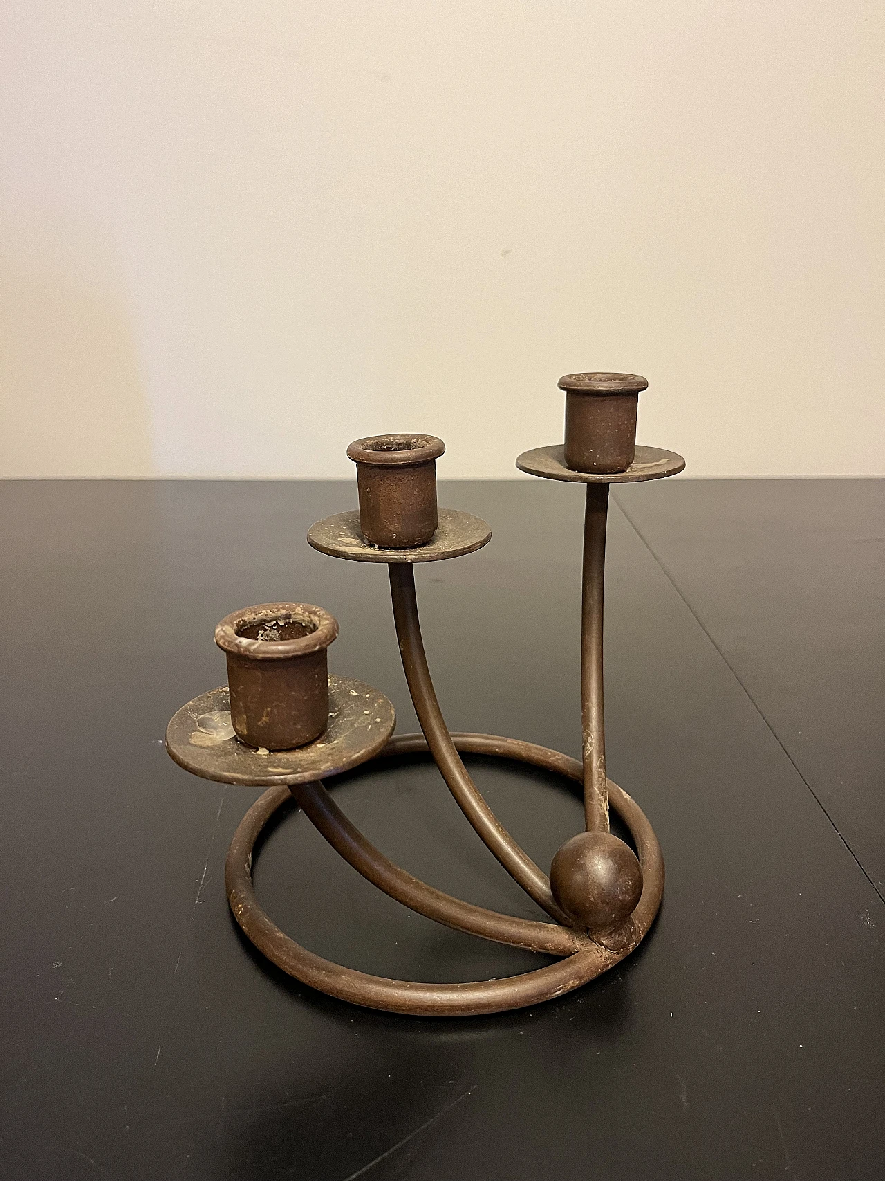 Candle holder in metal 1