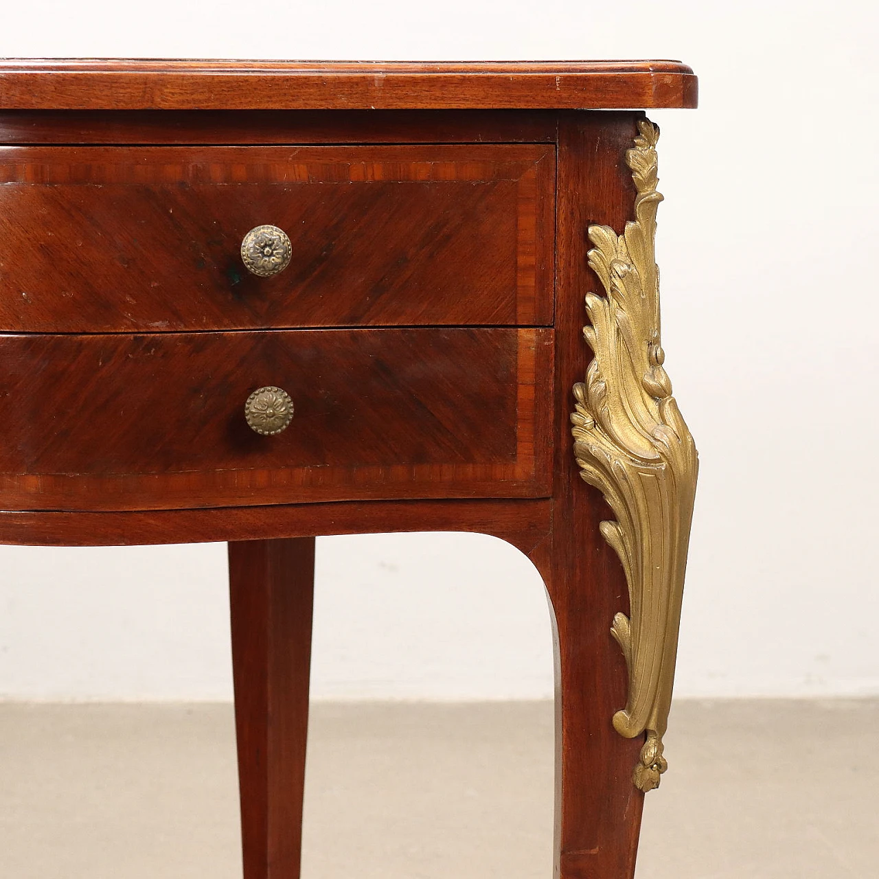 Mahogany writing desk with wavy feet and drawers 6