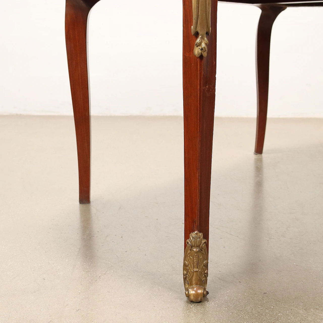 Mahogany writing desk with wavy feet and drawers 7