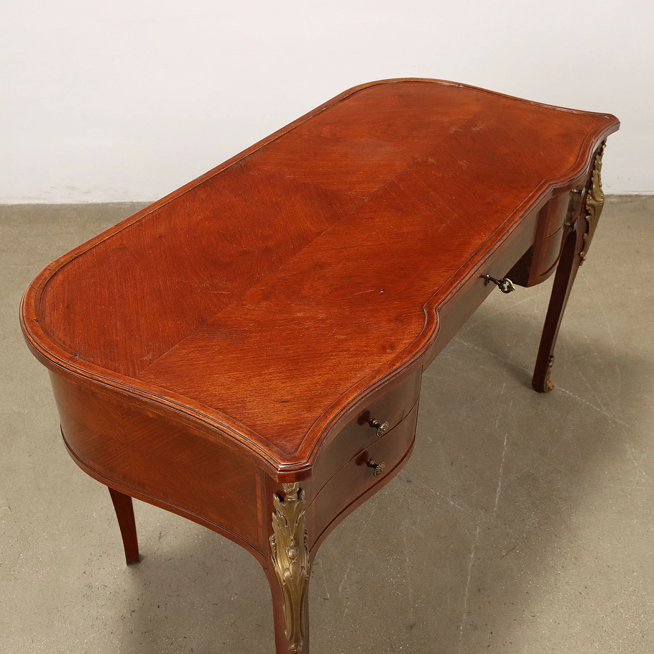 Mahogany writing desk with wavy feet and drawers 8