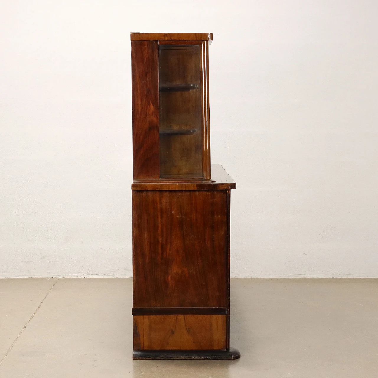 Walnut veneer display cabinet with sliding doors, 1920s 10