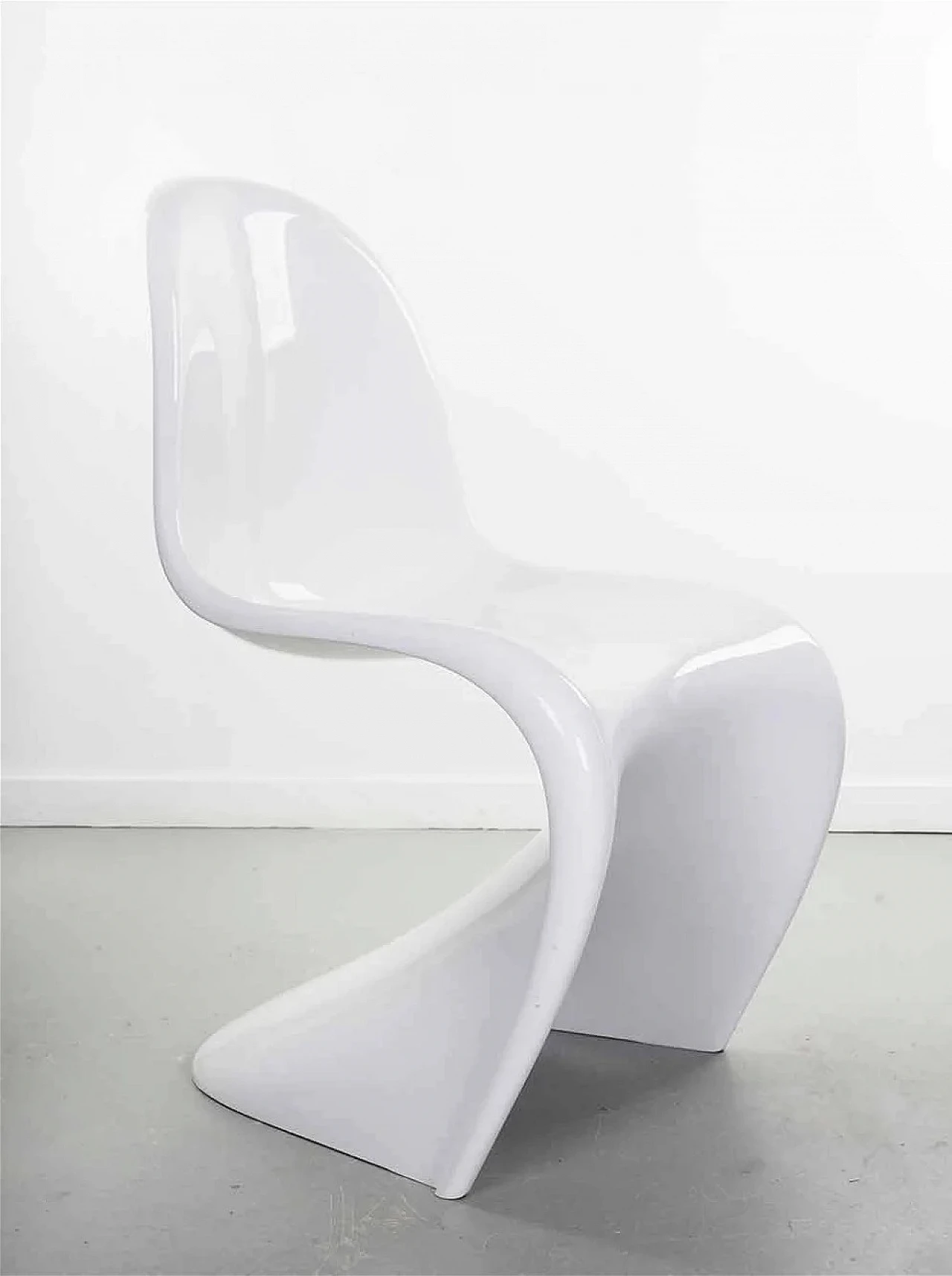 Pair of S chairs in white fiberglass by Verner Panton for Vitra, 1980s 1