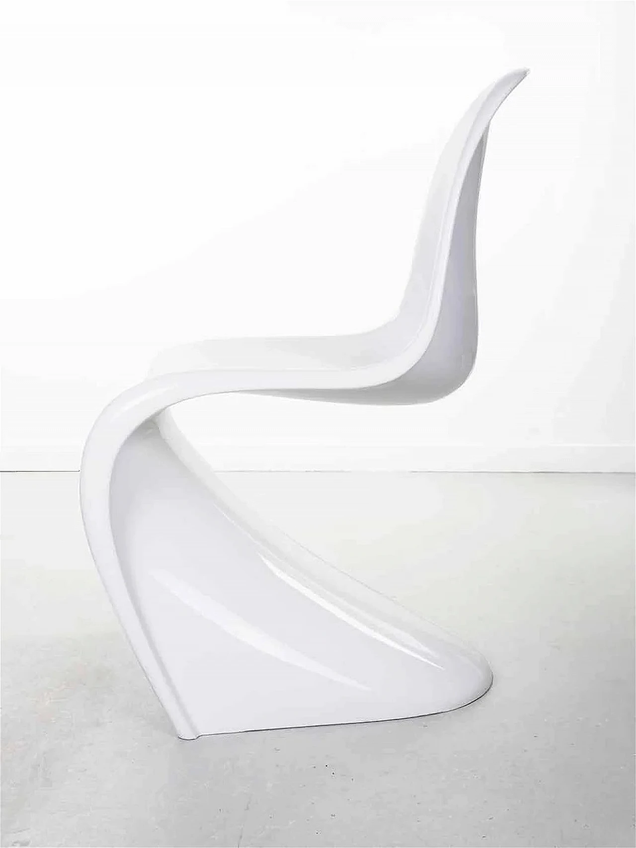 Pair of S chairs in white fiberglass by Verner Panton for Vitra, 1980s 6