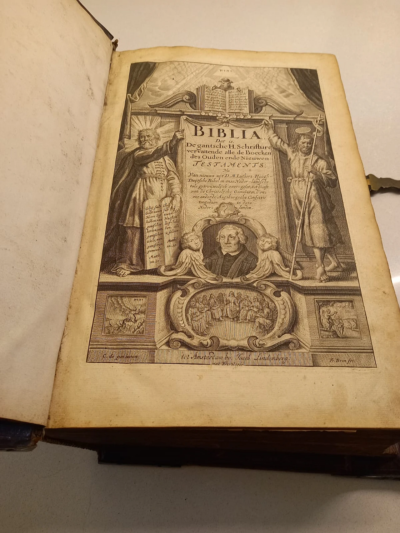 Bibbia luterana in pelle ed ottone edita da Jacob Lindenberg, 1702 3