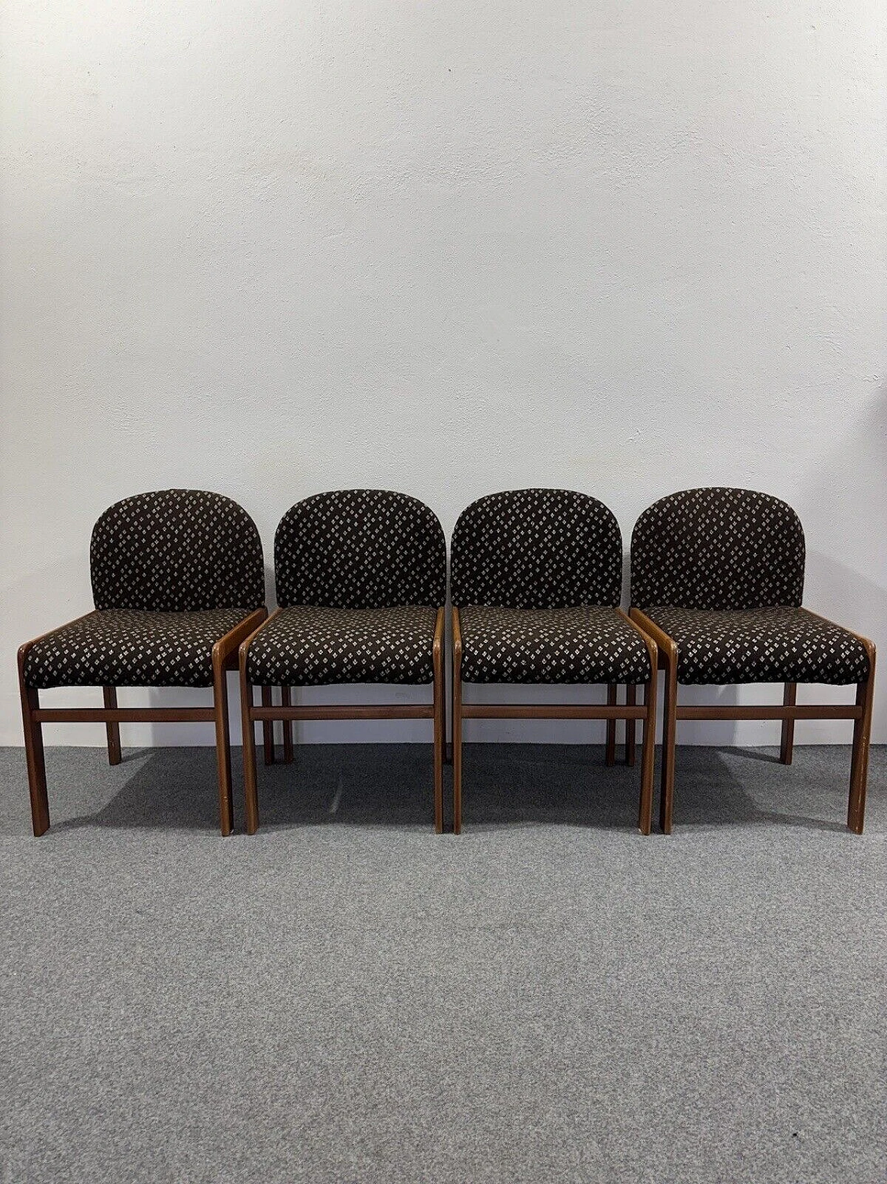 4 Chairs in wood and patterned fabric, 1960s 4