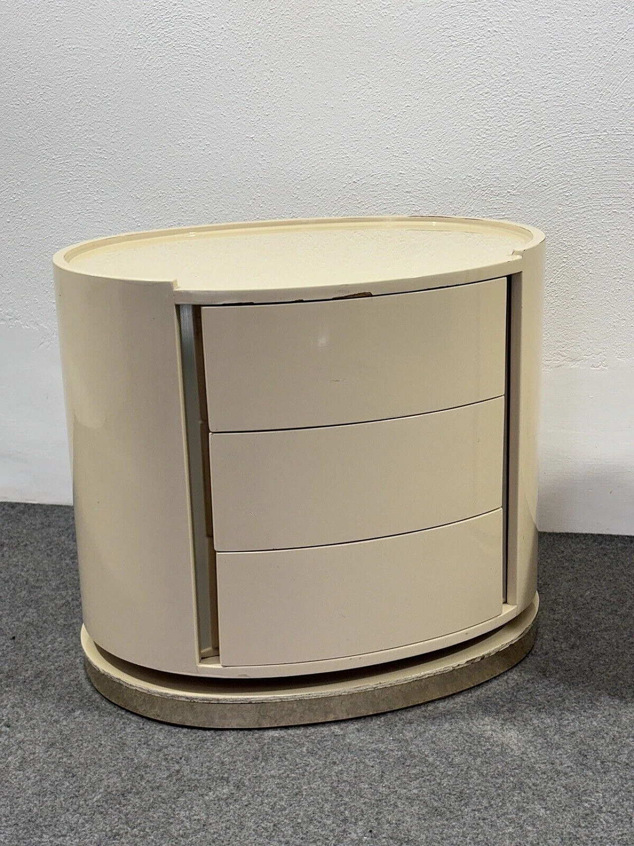 Pair of Space Age bedside tables in the style of Karl Springer, 1970s 2