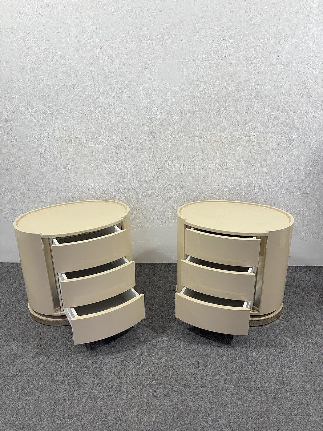 Pair of Space Age bedside tables in the style of Karl Springer, 1970s 4