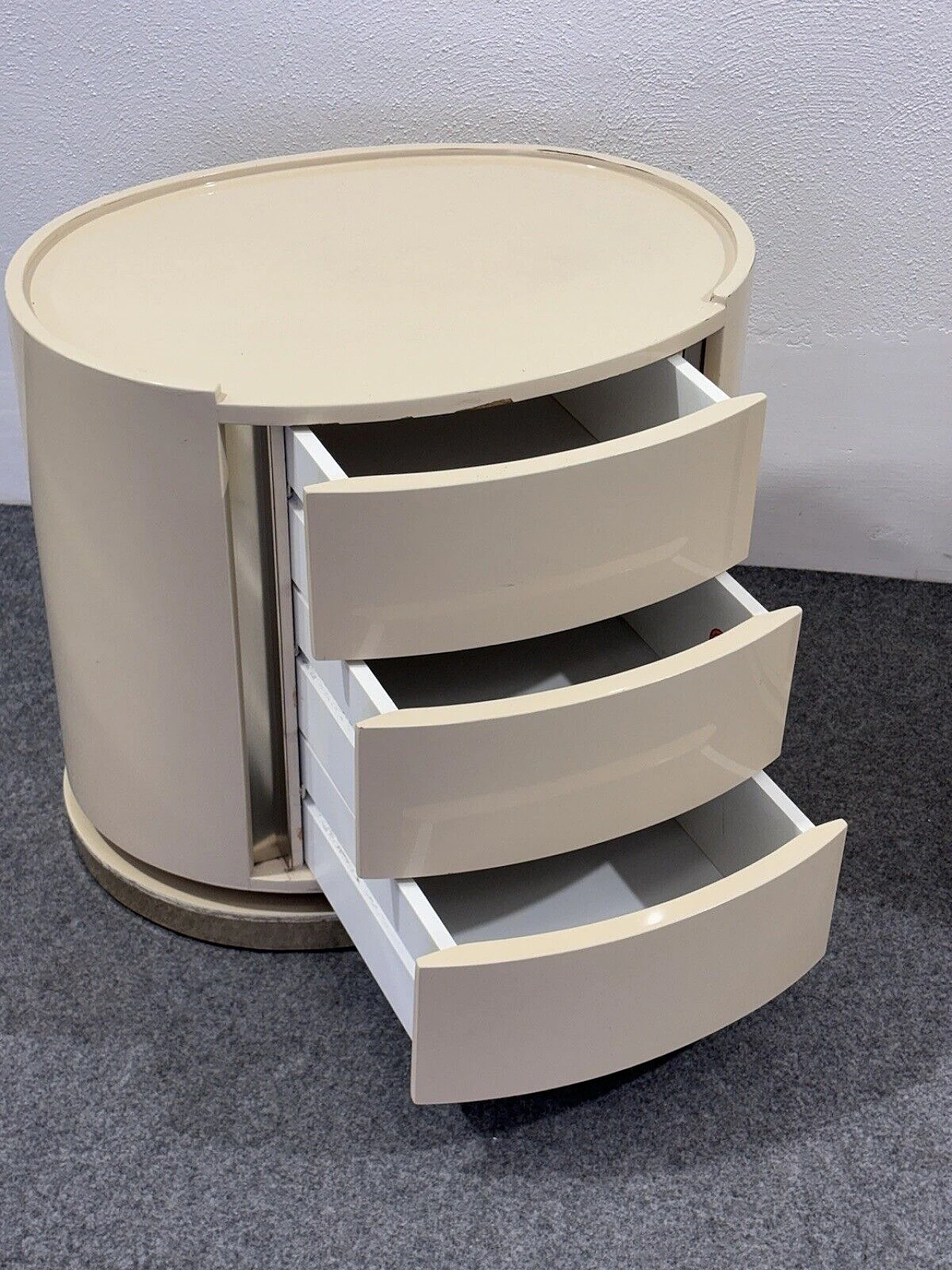 Pair of Space Age bedside tables in the style of Karl Springer, 1970s 5