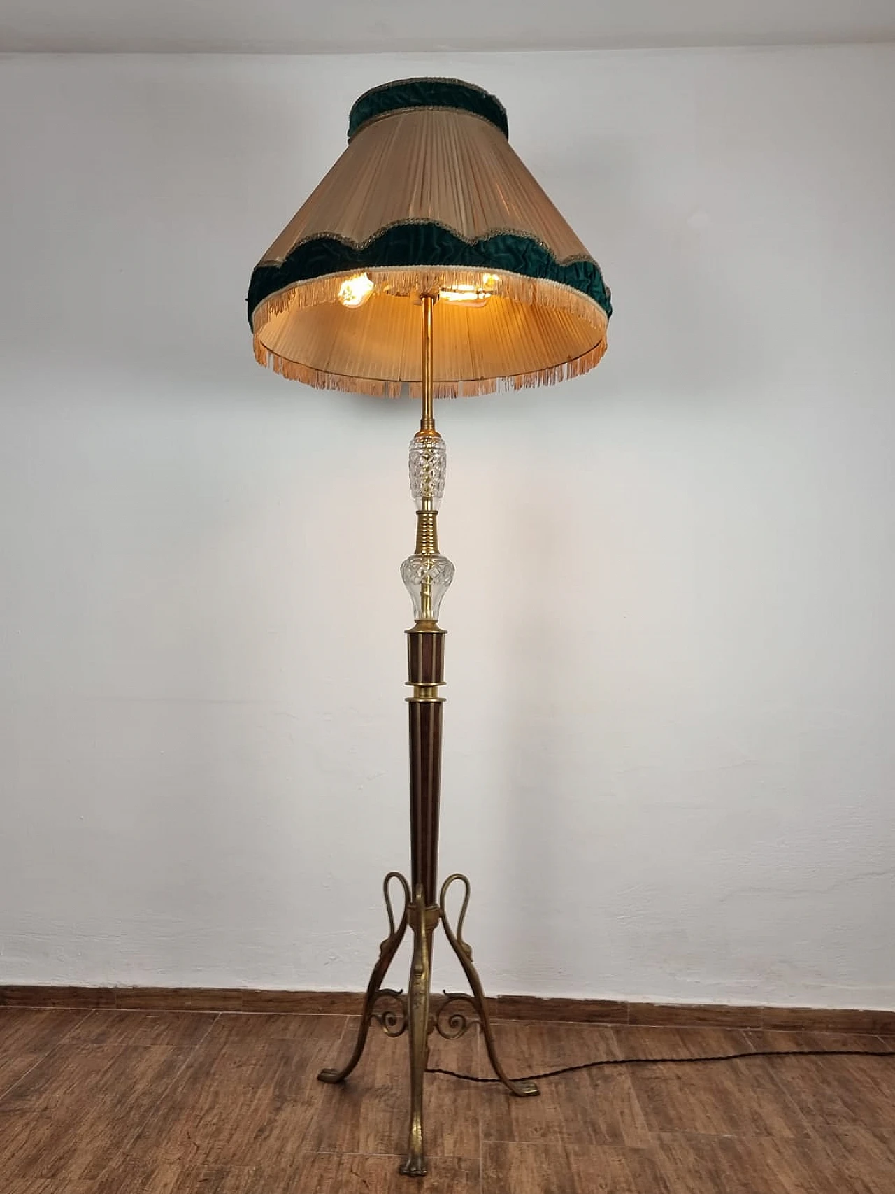 Lampada da terra in ottone, vetro e tessuto, anni '40 1