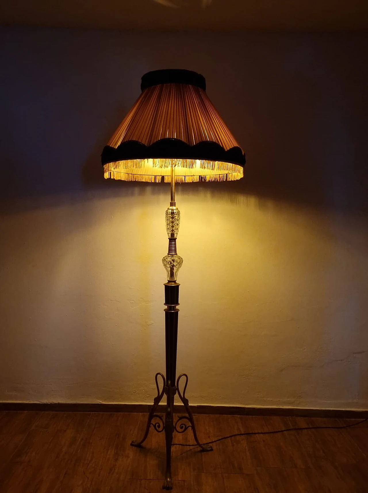 Floor lamp in brass, glass & fabric, 1940s 8