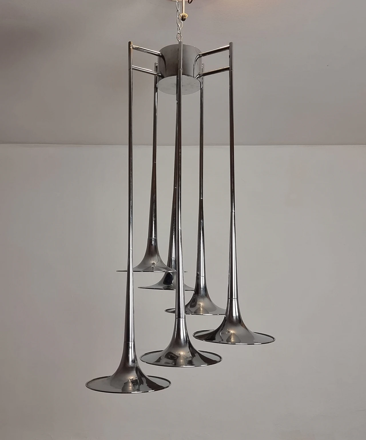 Lampadario in acciaio cromato di Goffredo Reggiani, anni '70 5