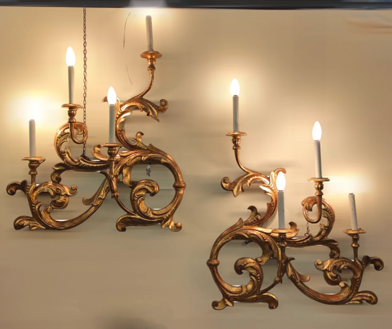 Pair of symmetrical carved and gilded wood wall lights, 18th century 1