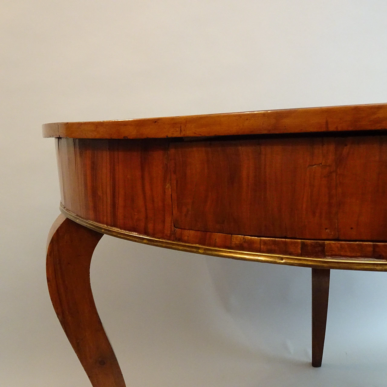 Olive root round table with drawer, 19th century 3