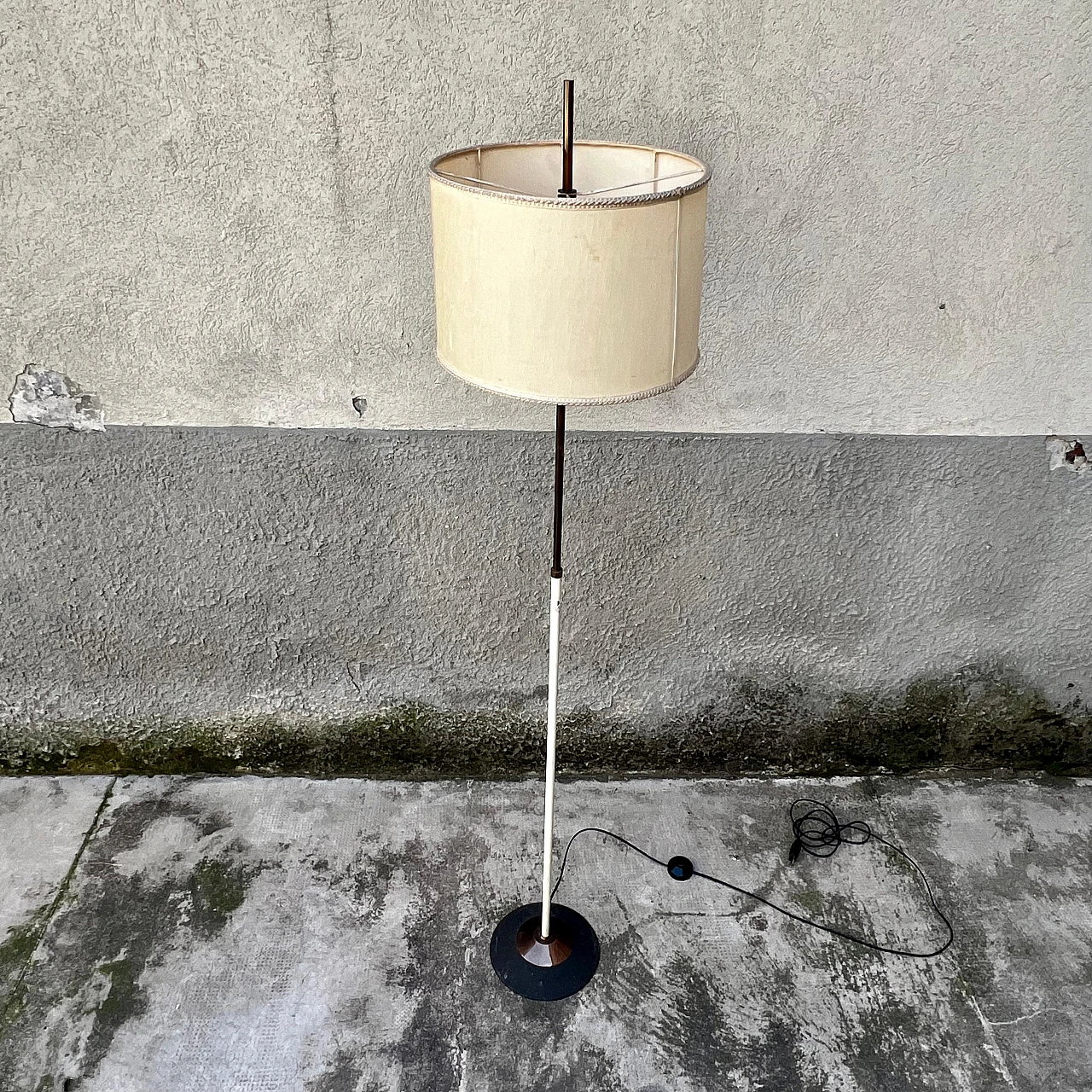 Brass and metal floor lamp by Stilnovo, 1950s 3