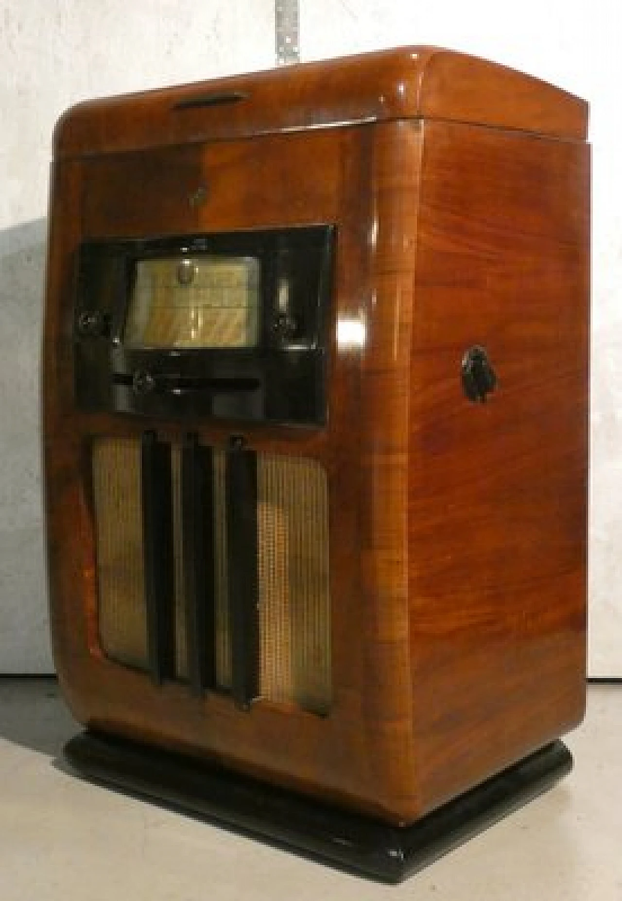 Mobile radio con giradischi Marconi 1562 di Compagnia Marconi, 1940 2