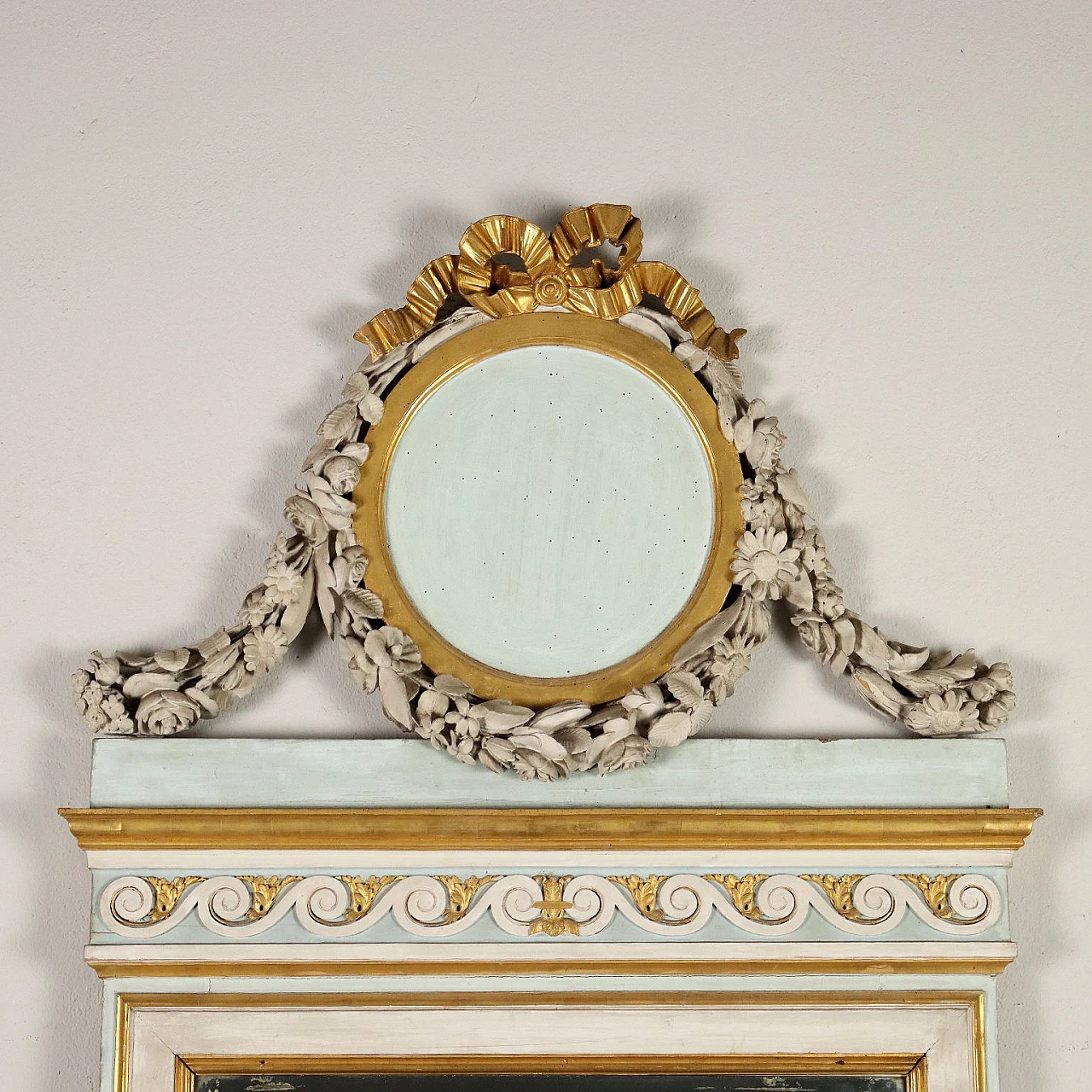 Neoclassical carved, lacquered and gilded wood mirror, late 18th century 3