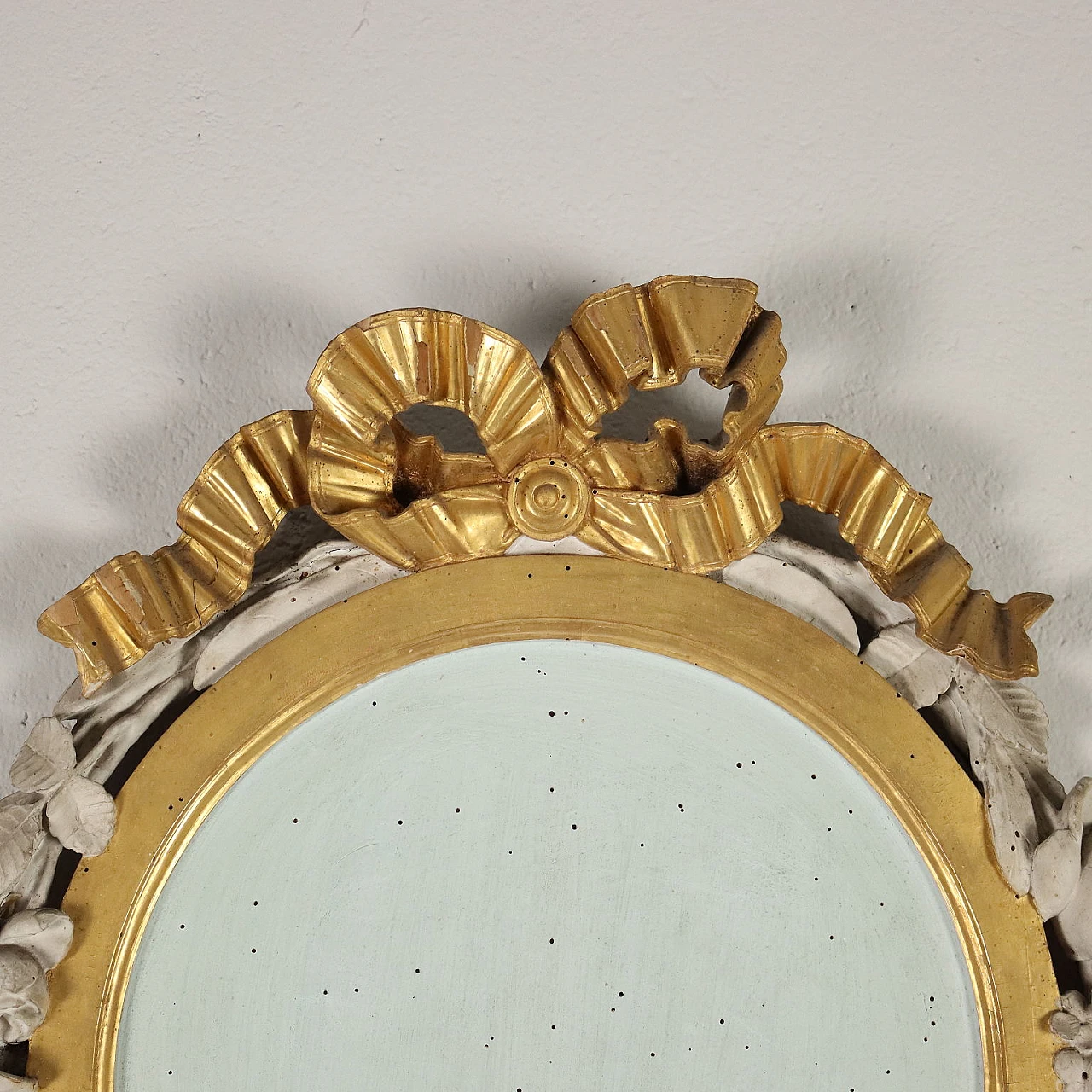 Neoclassical carved, lacquered and gilded wood mirror, late 18th century 5