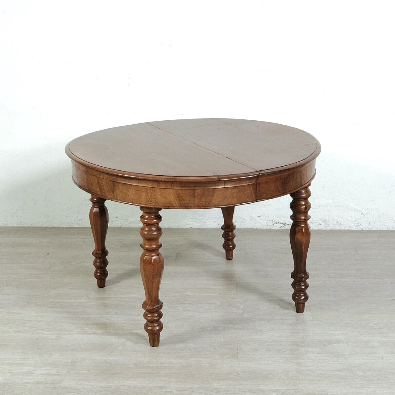 Round walnut extendable table, late 19th century 6