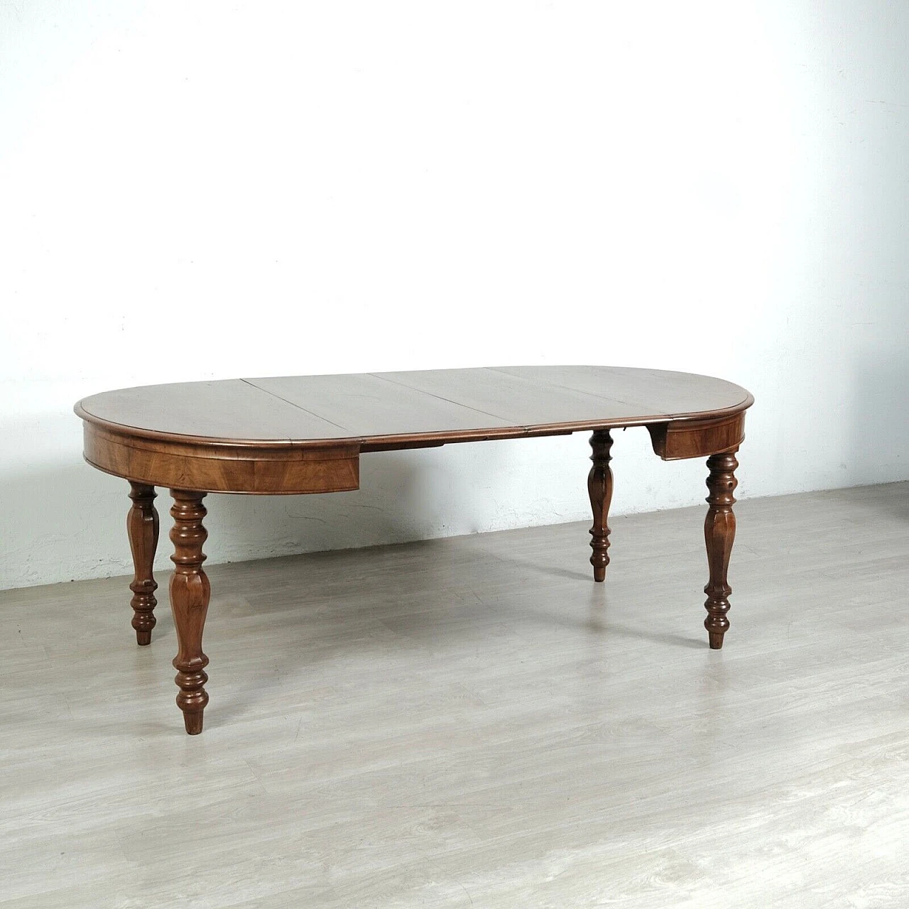 Round walnut extendable table, late 19th century 10