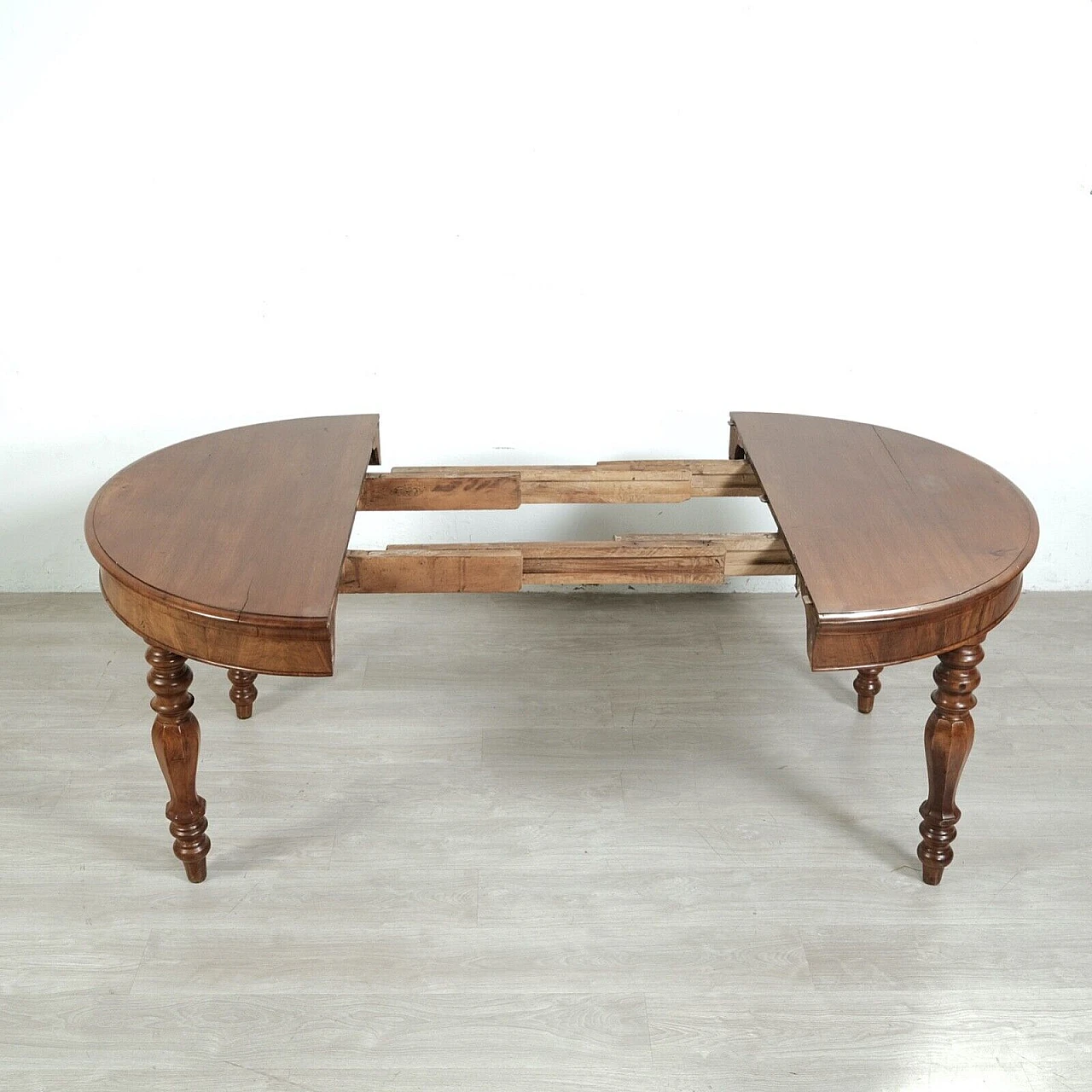 Round walnut extendable table, late 19th century 16