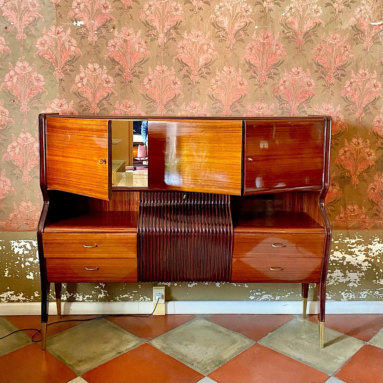 Mobile bar in mogano, acero e palissandro di Osvaldo Borsani, anni '50 5