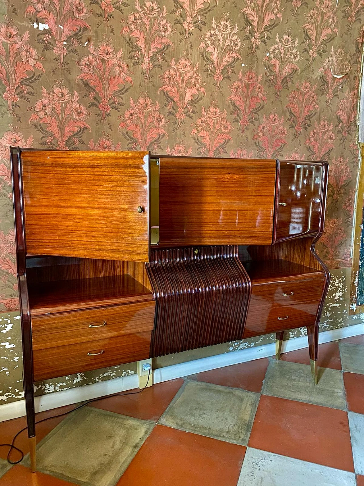 Mahogany, maple and rosewood bar cabinet by Osvaldo Borsani, 1950s 7