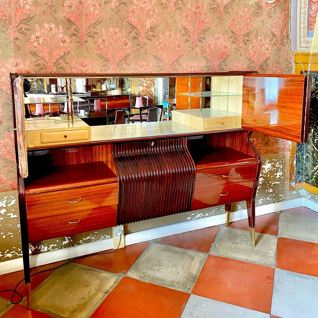 Mahogany, maple and rosewood bar cabinet by Osvaldo Borsani, 1950s 8