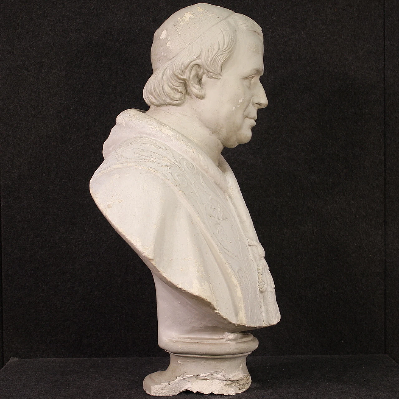 Ritratto di prelato a mezzo busto, scultura in gesso, anni '50 8