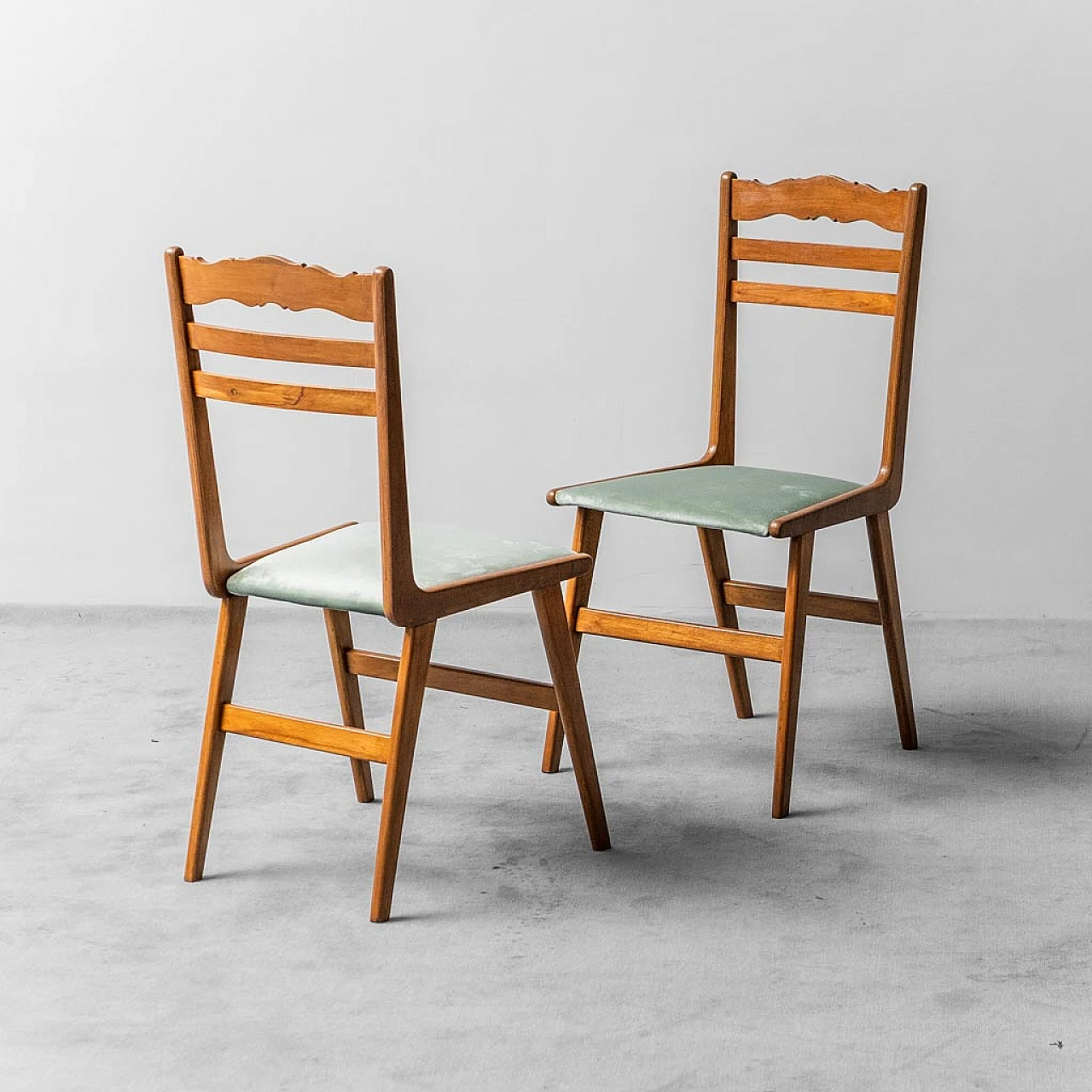 6 Chairs in wood and green velvet, 1960s 10