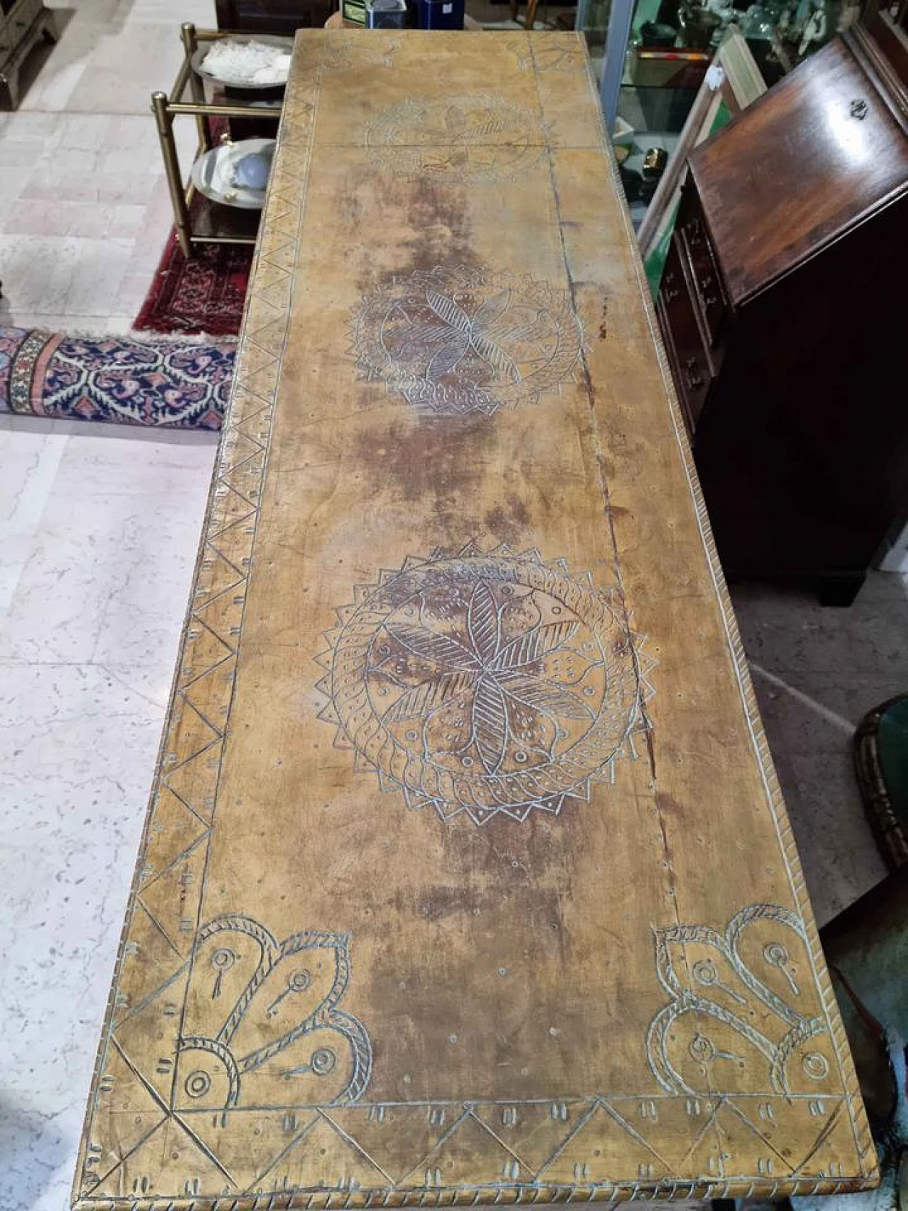 Rosewood sideboard covered with inlaid brass leaf 3