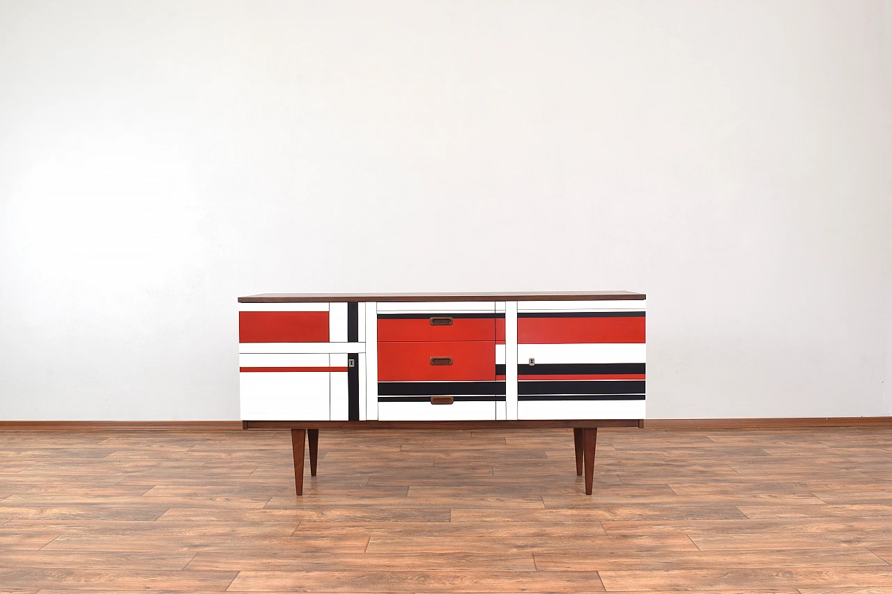 Credenza tedesca in noce con fronte dipinto, anni '60 1