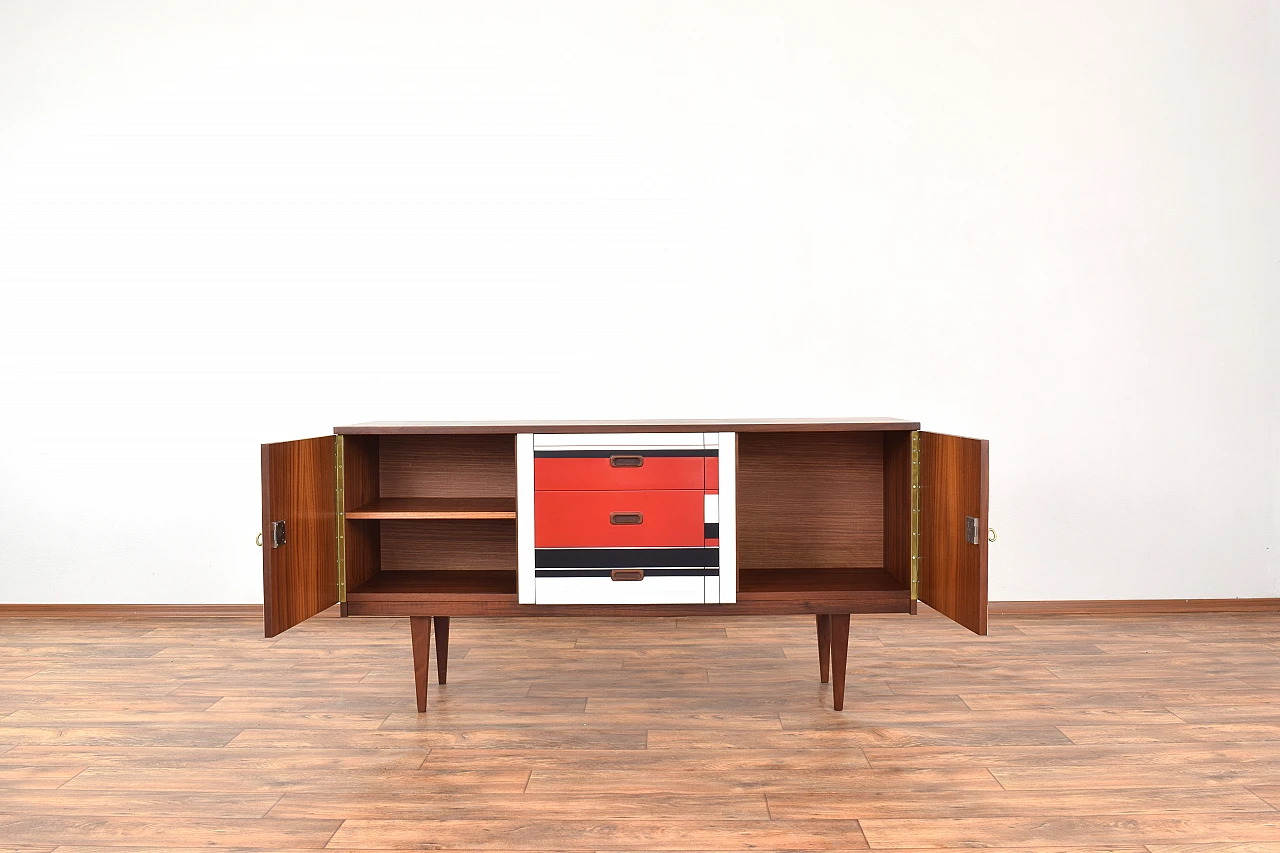 Credenza tedesca in noce con fronte dipinto, anni '60 2