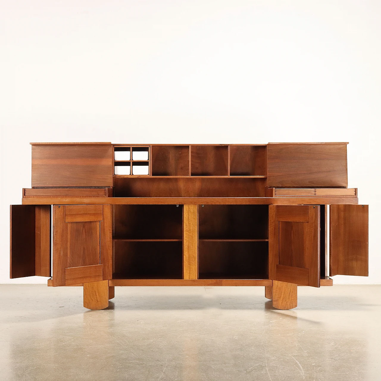 Credenza impiallacciata noce di Silvio Coppola per Bernini, anni '70 3