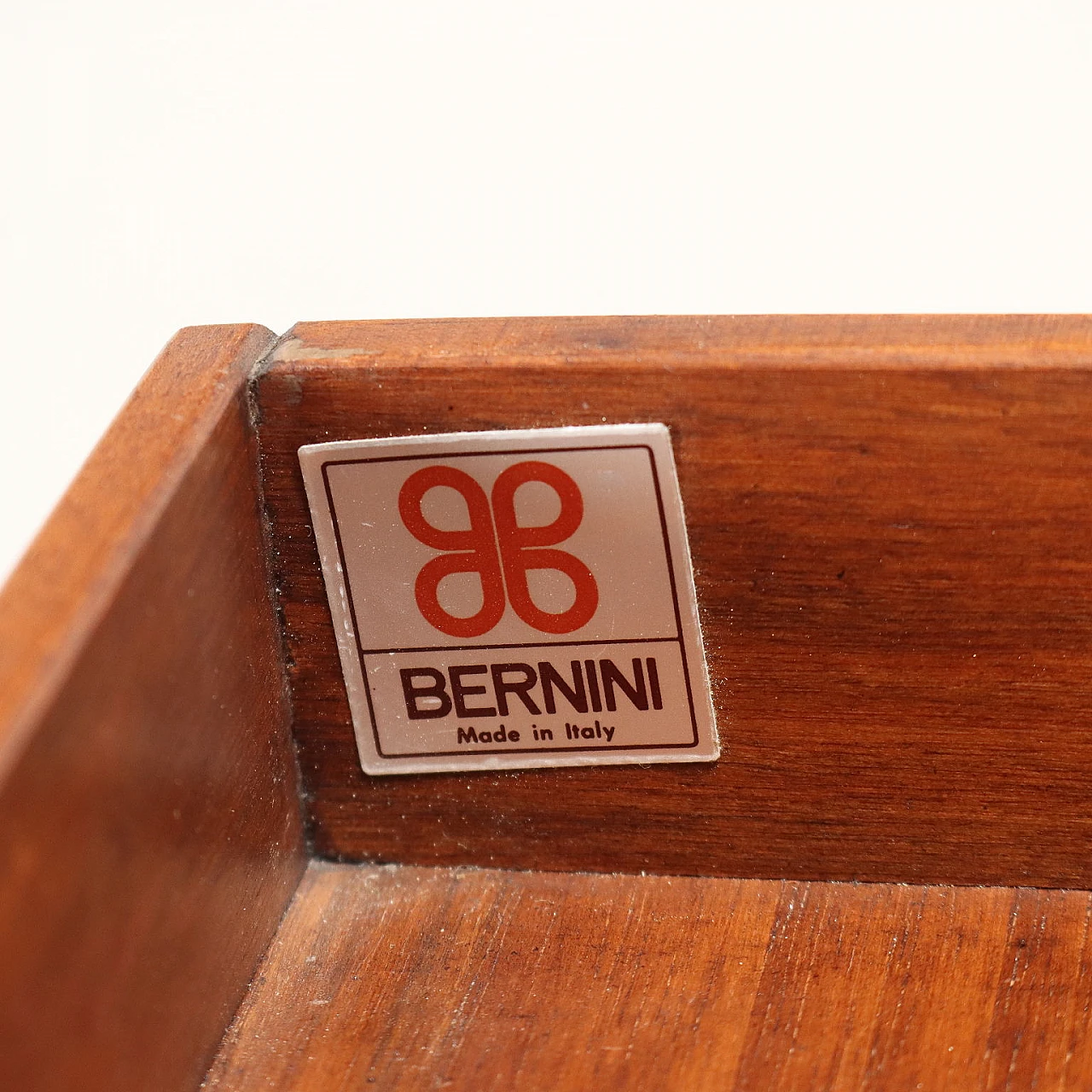 Credenza impiallacciata noce di Silvio Coppola per Bernini, anni '70 6