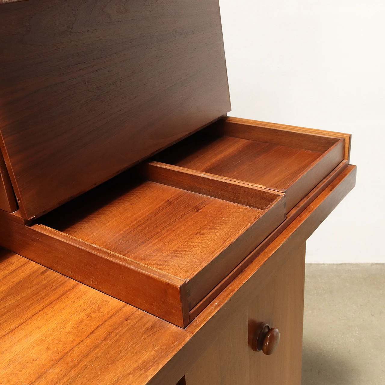 Walnut veneered sideboard by Silvio Coppola for Bernini, 1970s 7