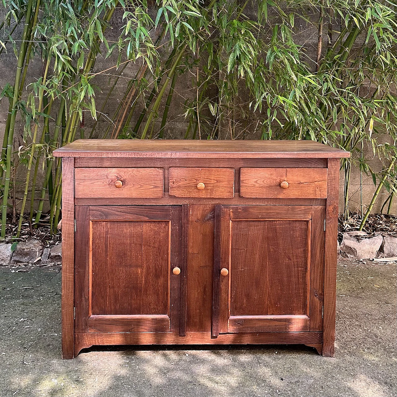 Tuscan chestnut sideboard, early 20th century 1