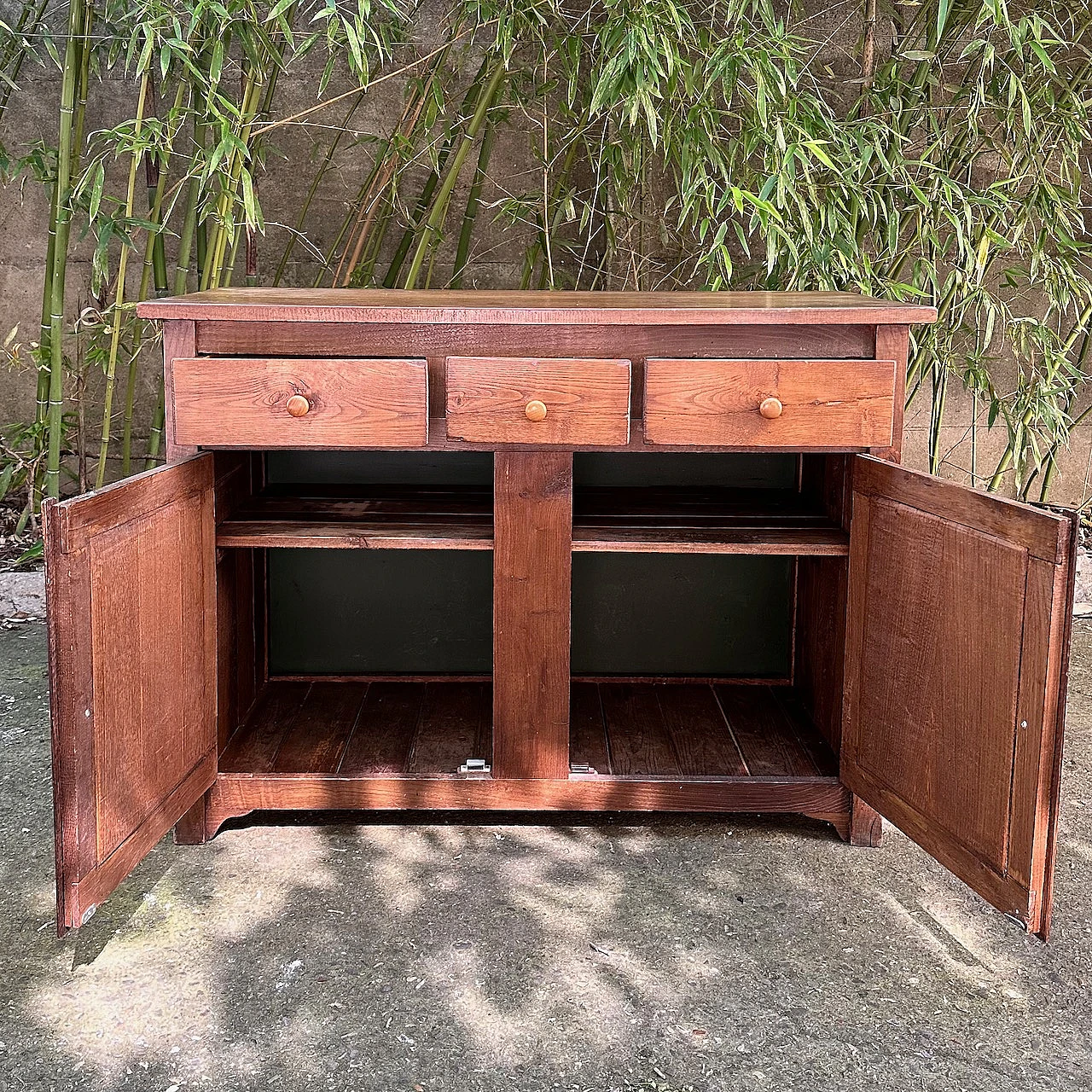 Tuscan chestnut sideboard, early 20th century 2