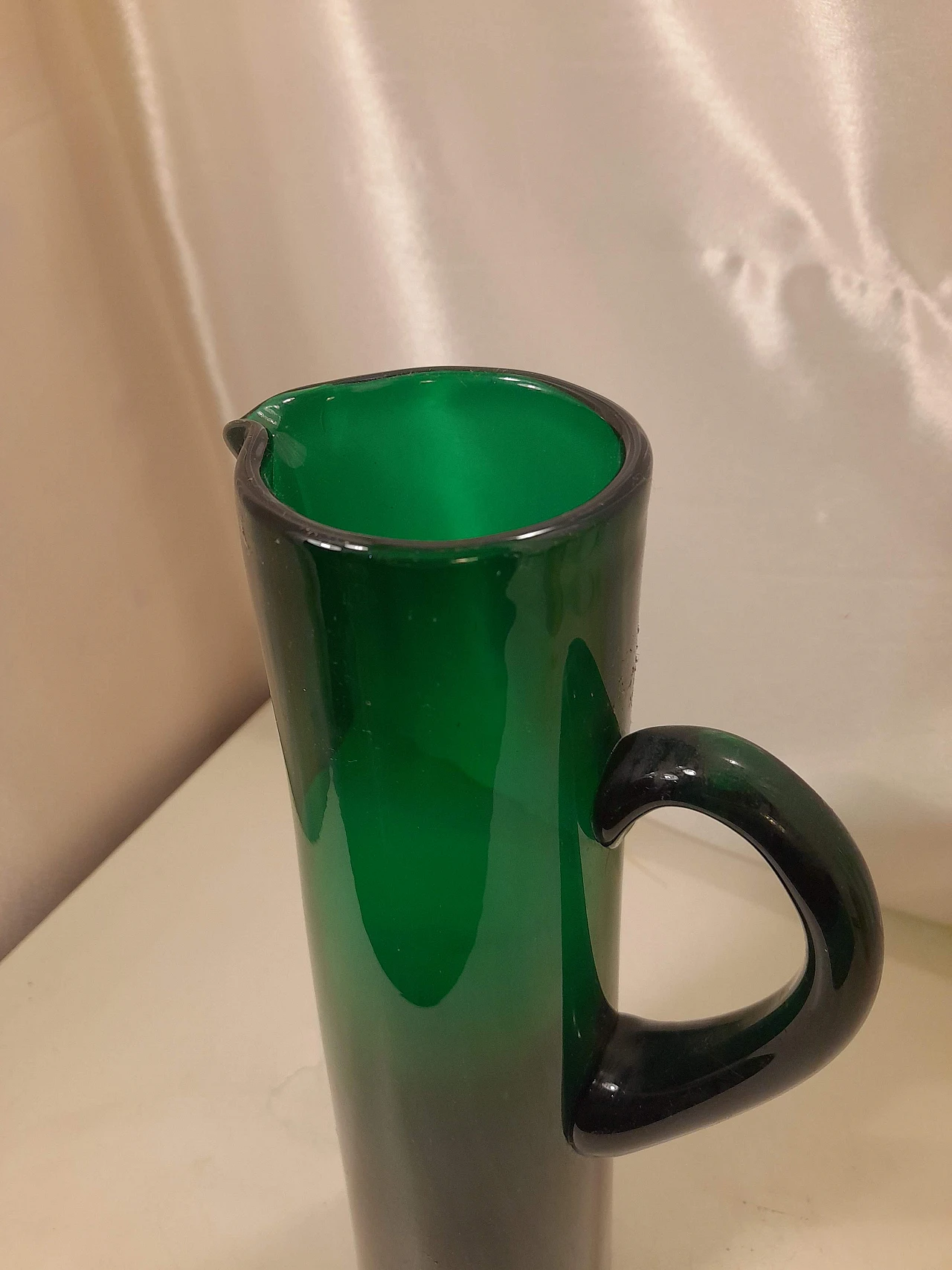 6 Calici e caraffa in vetro soffiato verde, anni '50 7