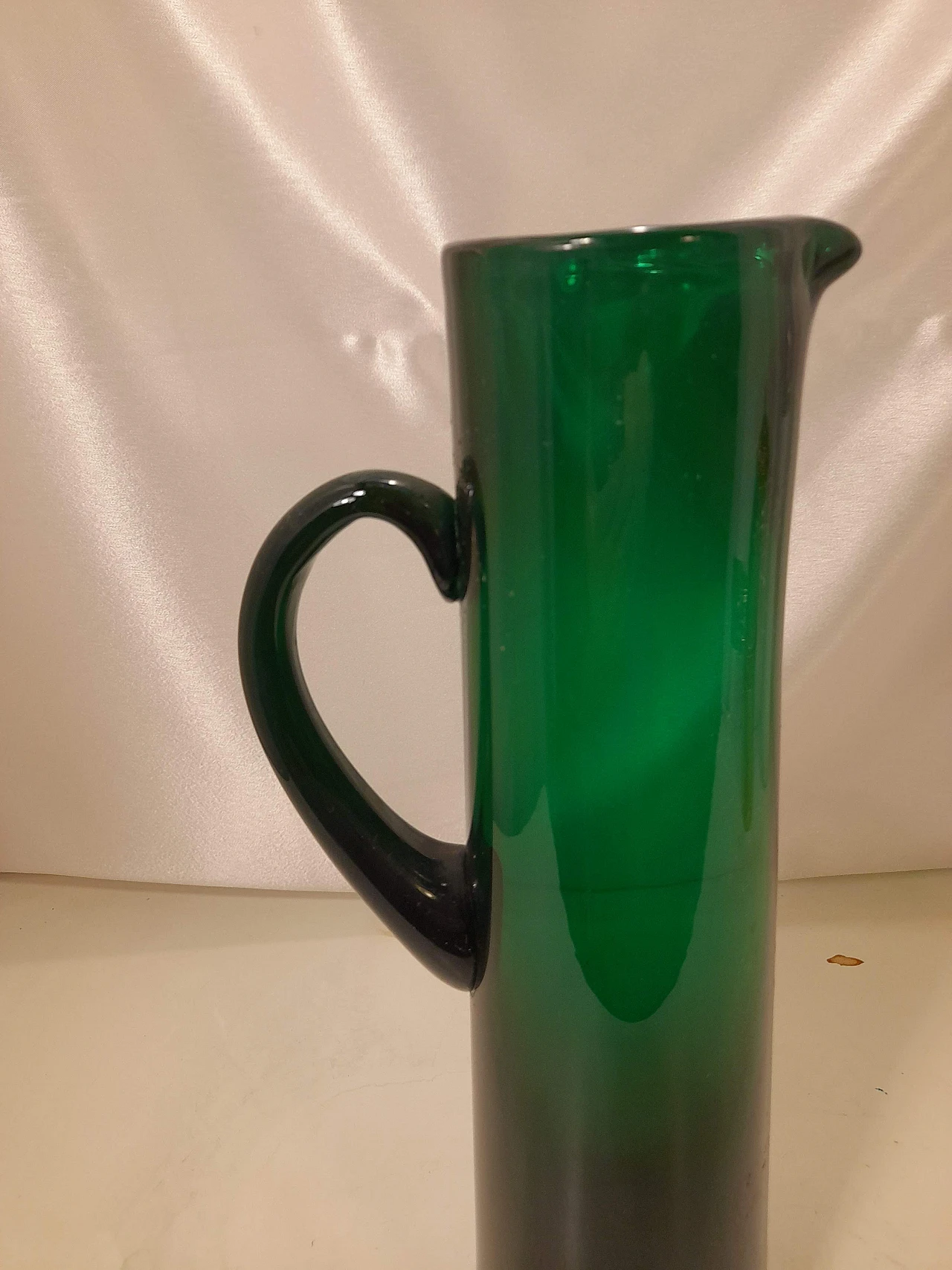 6 Calici e caraffa in vetro soffiato verde, anni '50 12