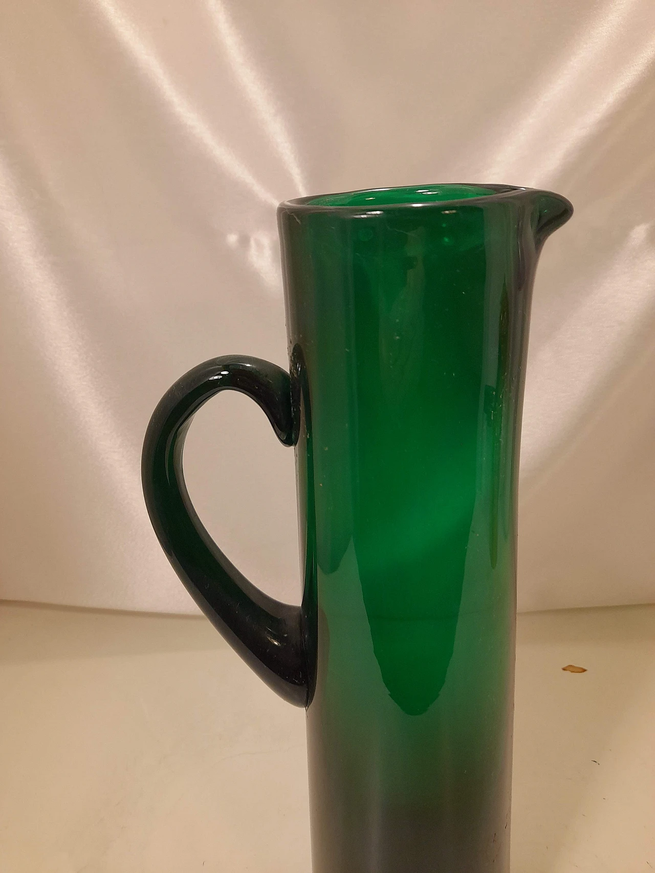 6 Calici e caraffa in vetro soffiato verde, anni '50 13