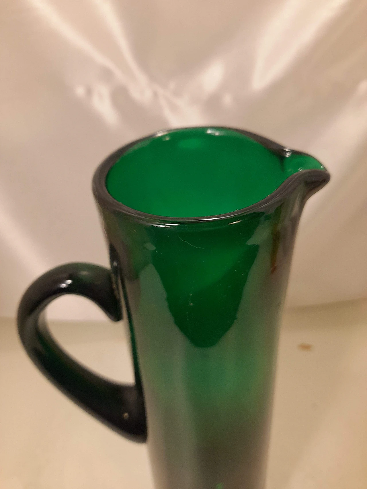 6 Calici e caraffa in vetro soffiato verde, anni '50 14