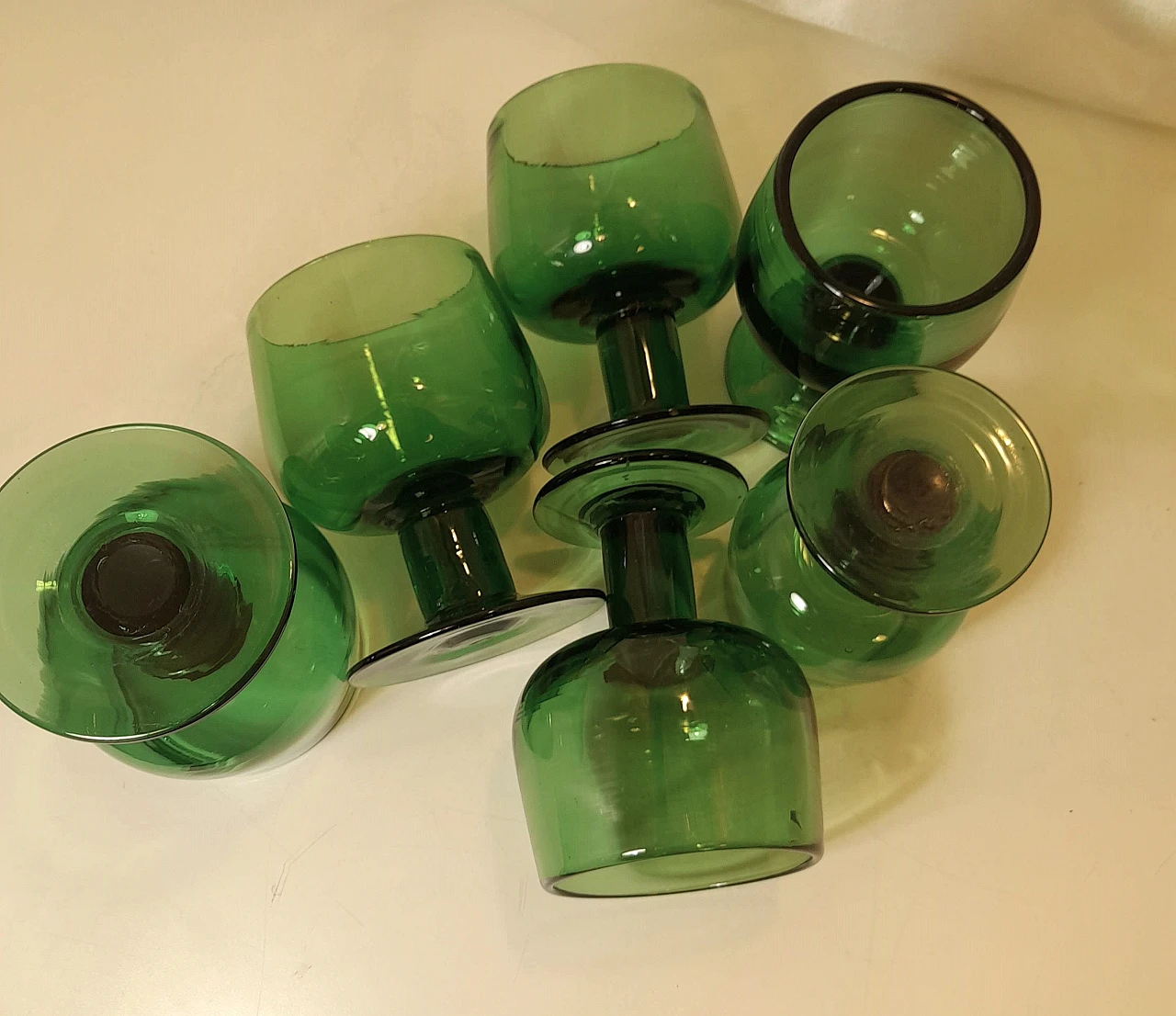 6 Goblets and carafe in green blown glass, 1950s 28