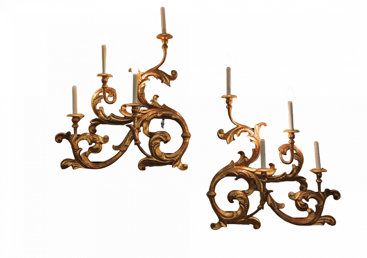 Pair of symmetrical carved and gilded wood wall lights, 18th century 7