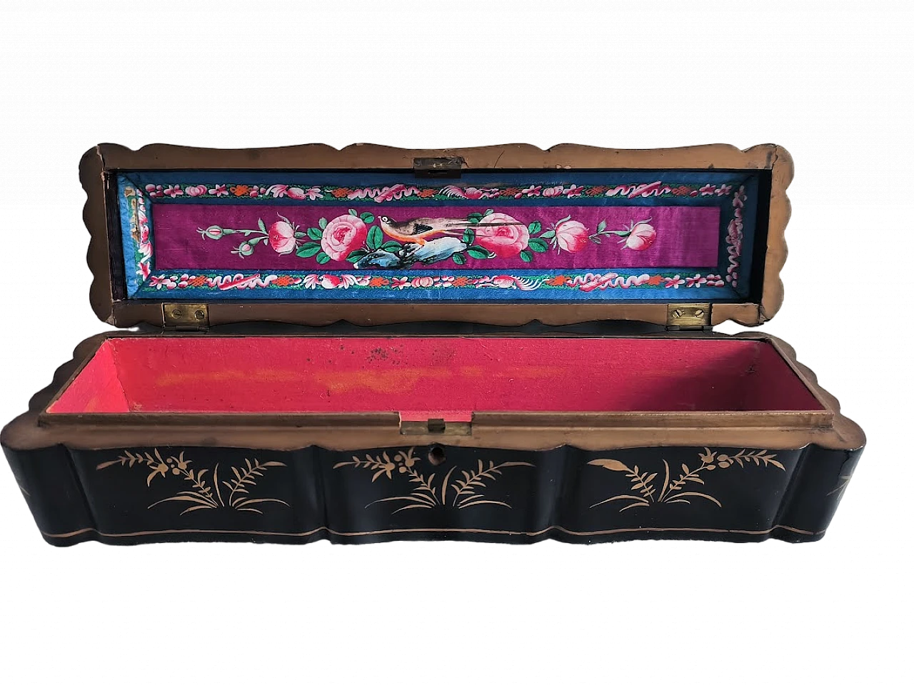 Chinese lacquered wood and painted silk fan box, 19th century 8