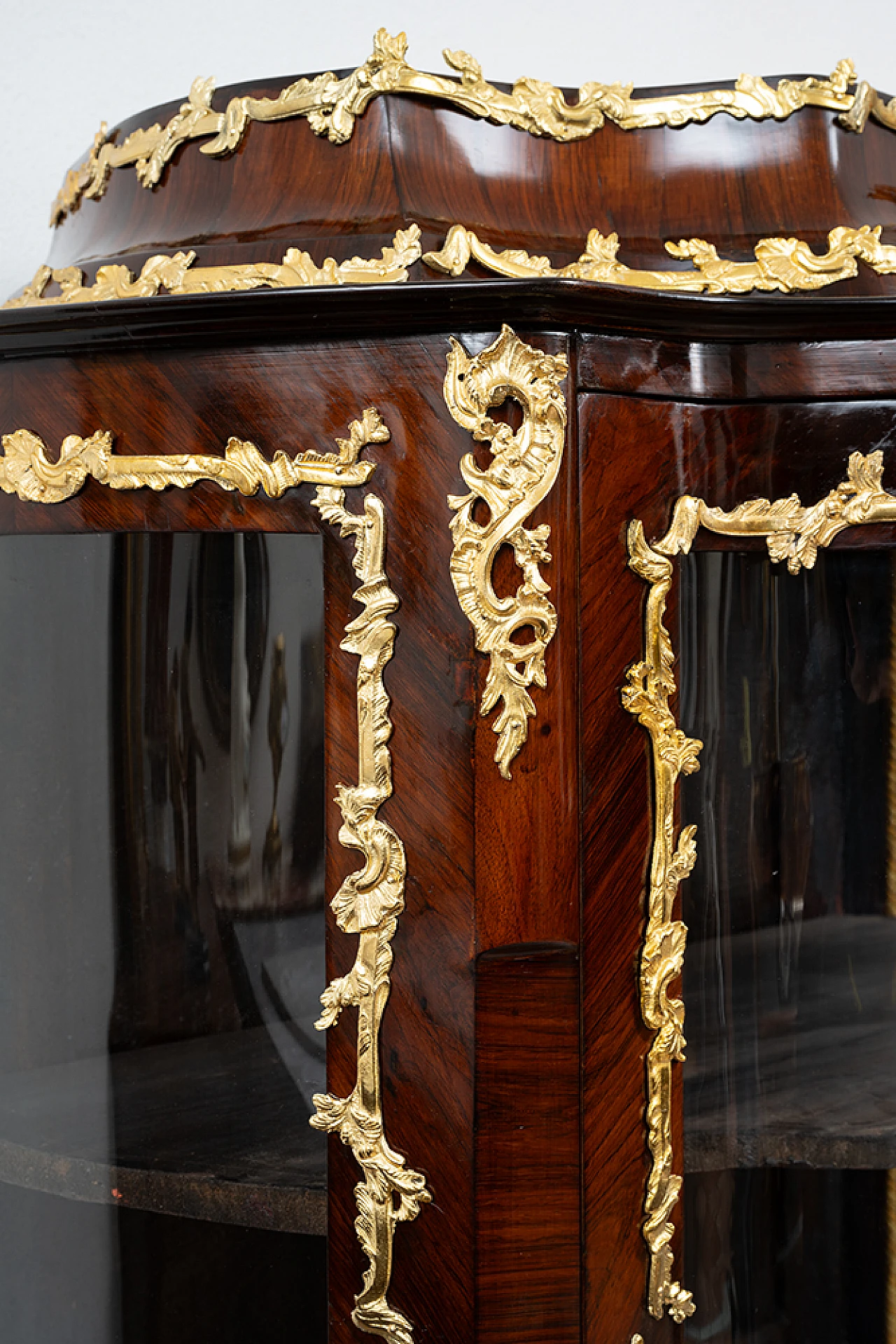 Display case in fine exotic wood with gilded decor, 19th century 5