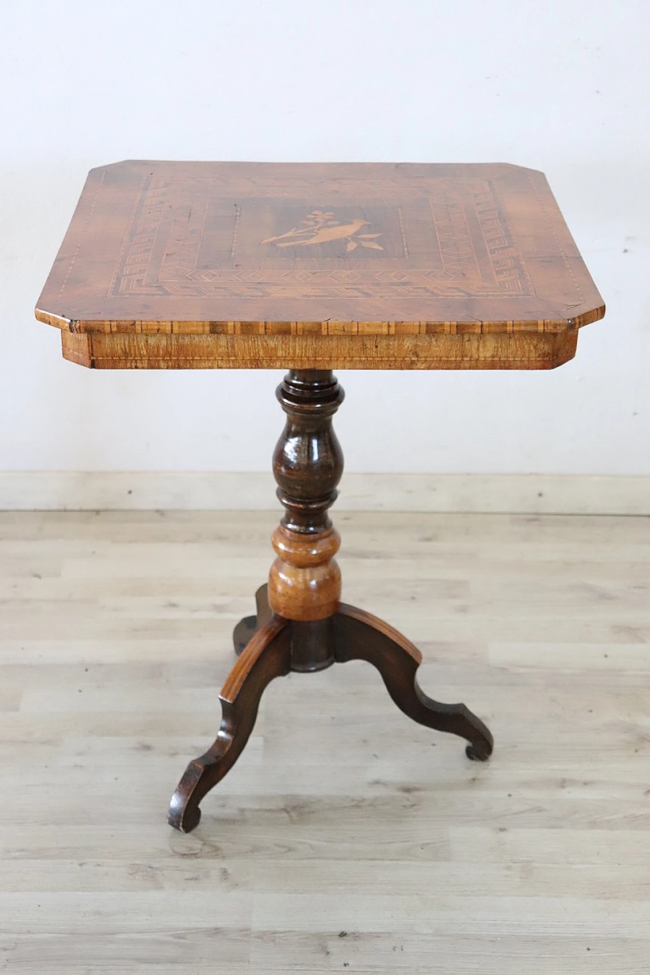 Walnut coffee table inlaid with geometric elements, 19th century 2