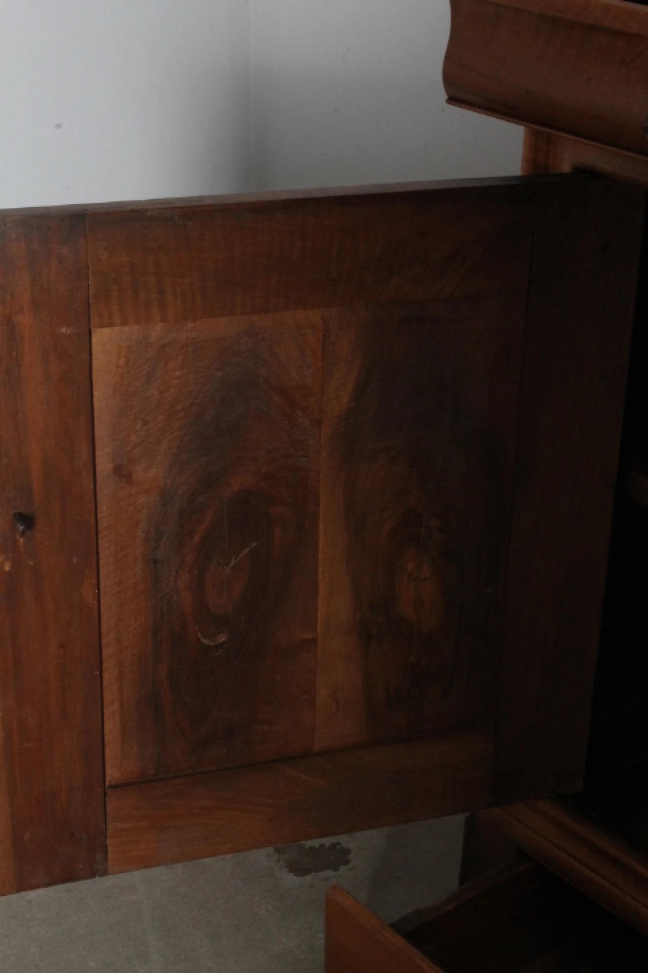 Louis Philippe blond walnut Capuchin sideboard, mid-19th century 4